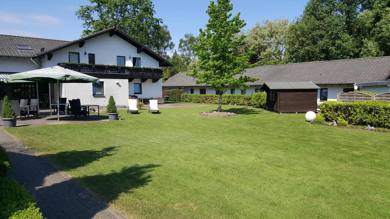 Landhotel Linden Am Venekotensee Niederkruechten Exterior photo