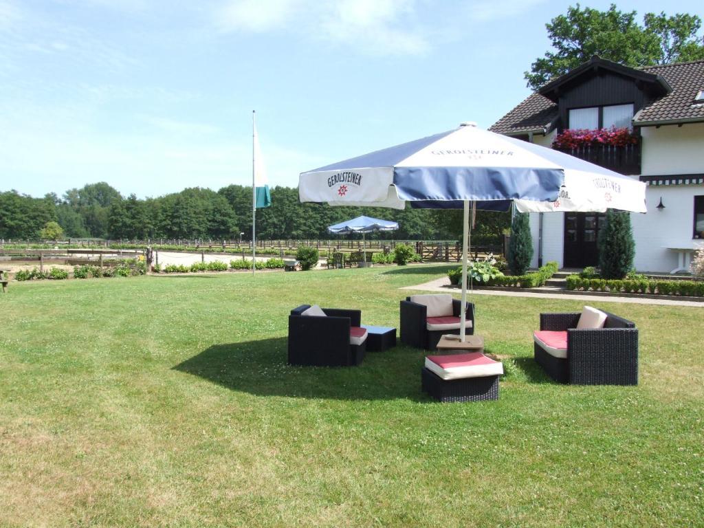 Landhotel Linden Am Venekotensee Niederkruechten Exterior photo