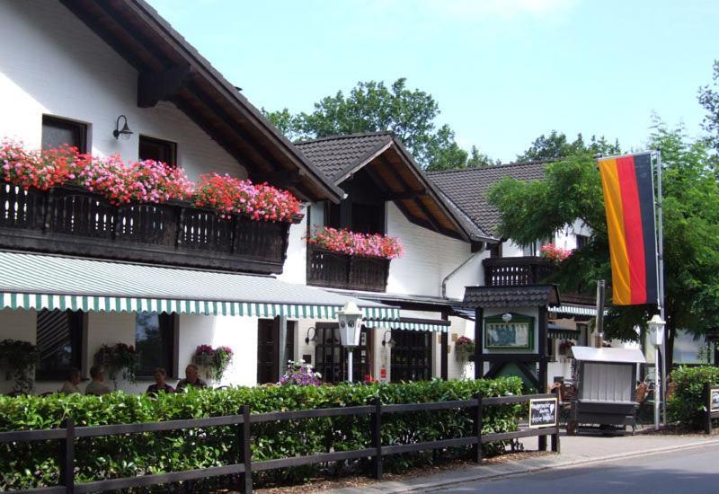Landhotel Linden Am Venekotensee Niederkruechten Exterior photo